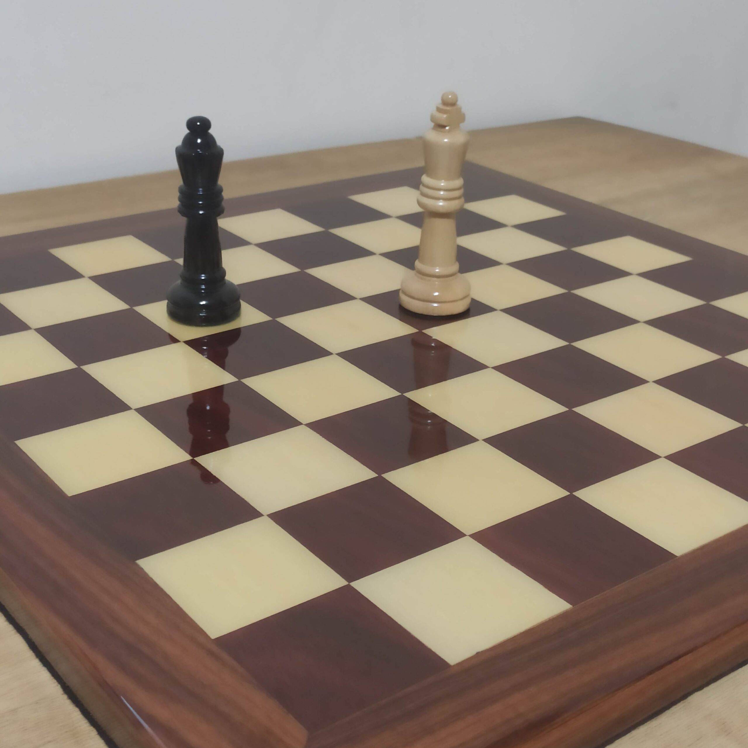 Conjunto Jogo de Xadrez e Tabuleiro 45x45 em madeira imbuia c/ brilho