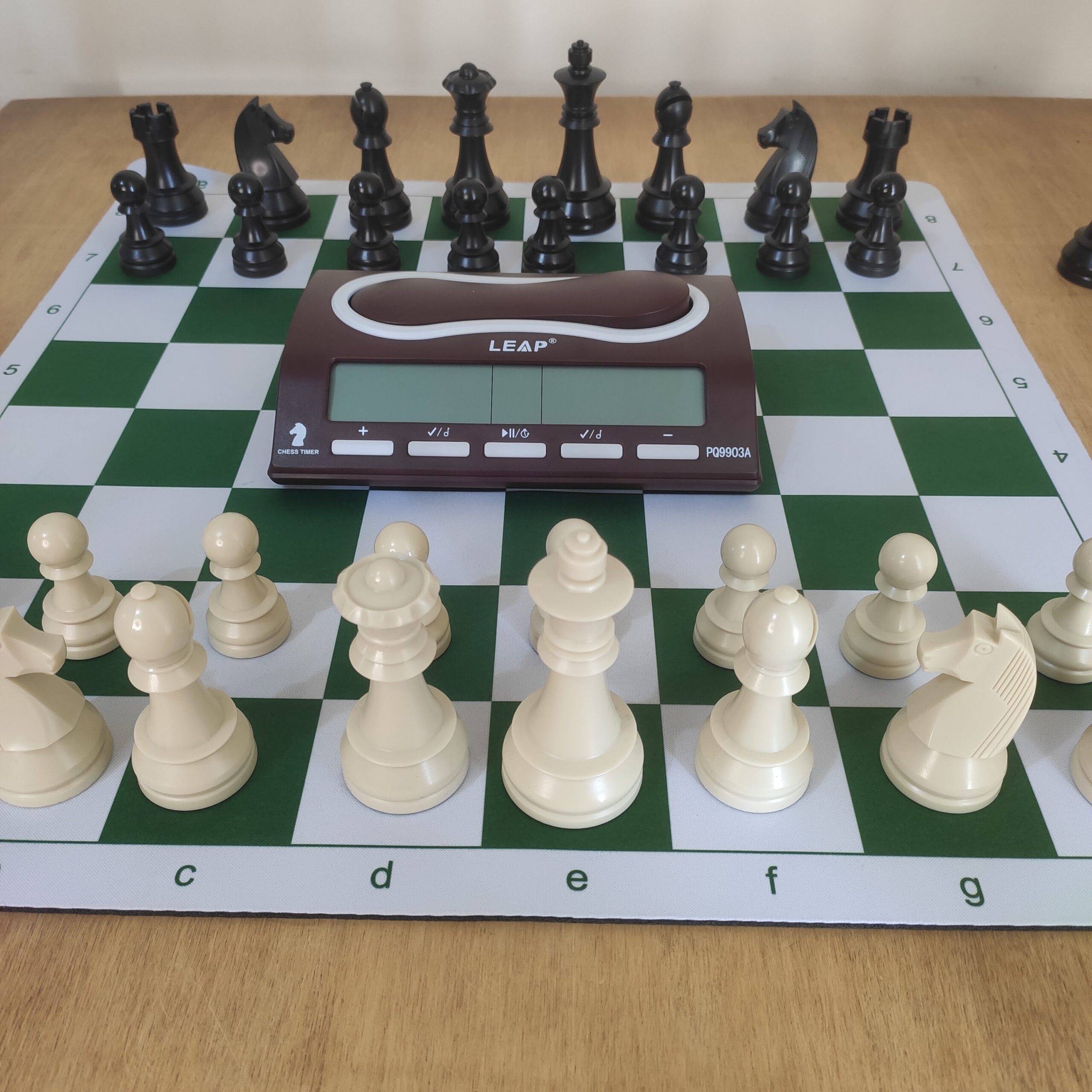 Kit Jogo de xadrez completo + Relógio Digital PQ9903A