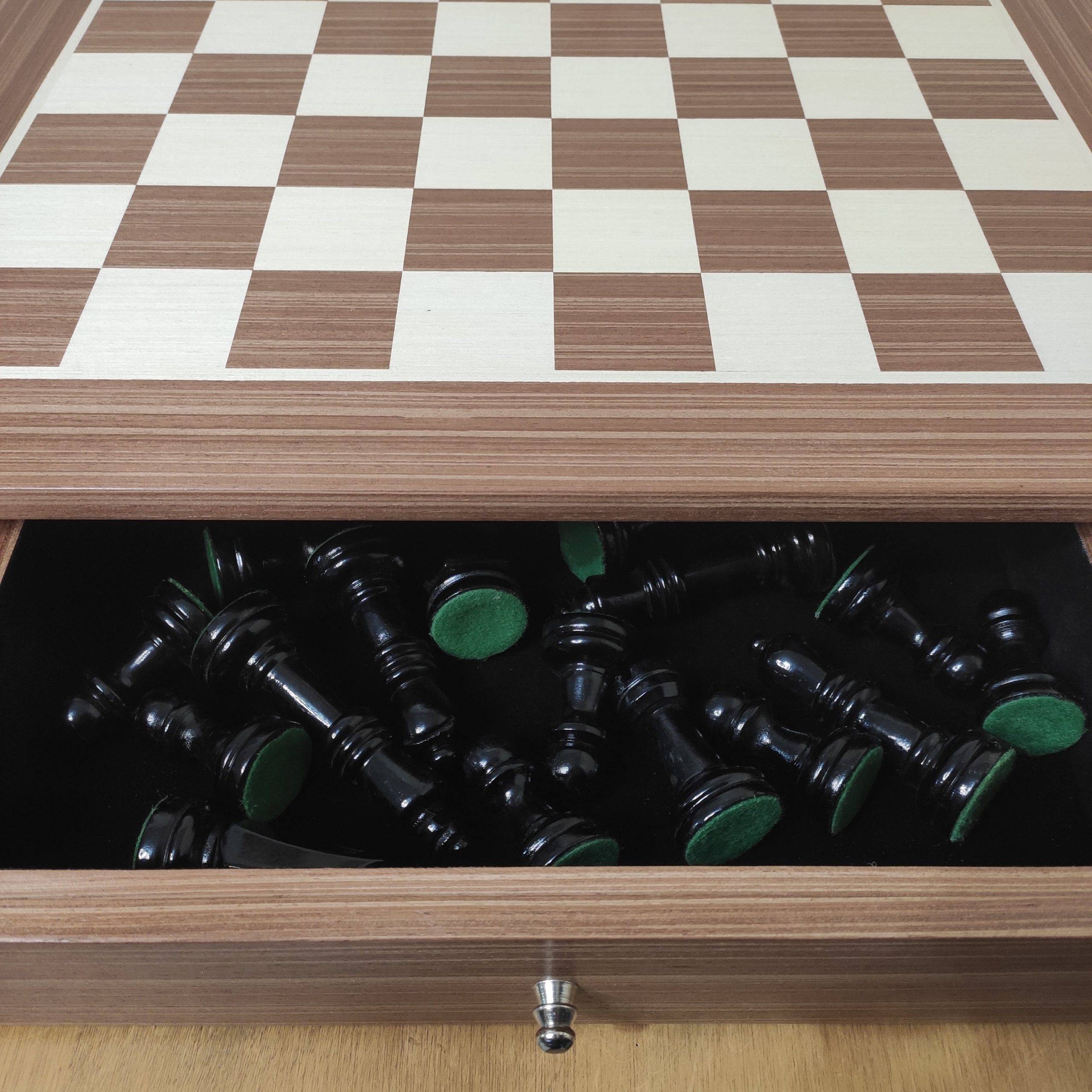 Tabuleiro de xadrez com gavetas