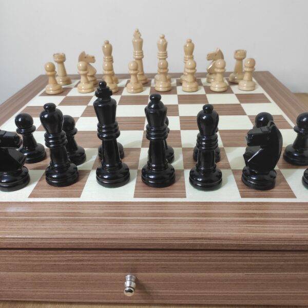 tabuleiro de xadrez com gaveta