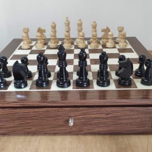 tabuleiro de xadrez com gaveta em madeira