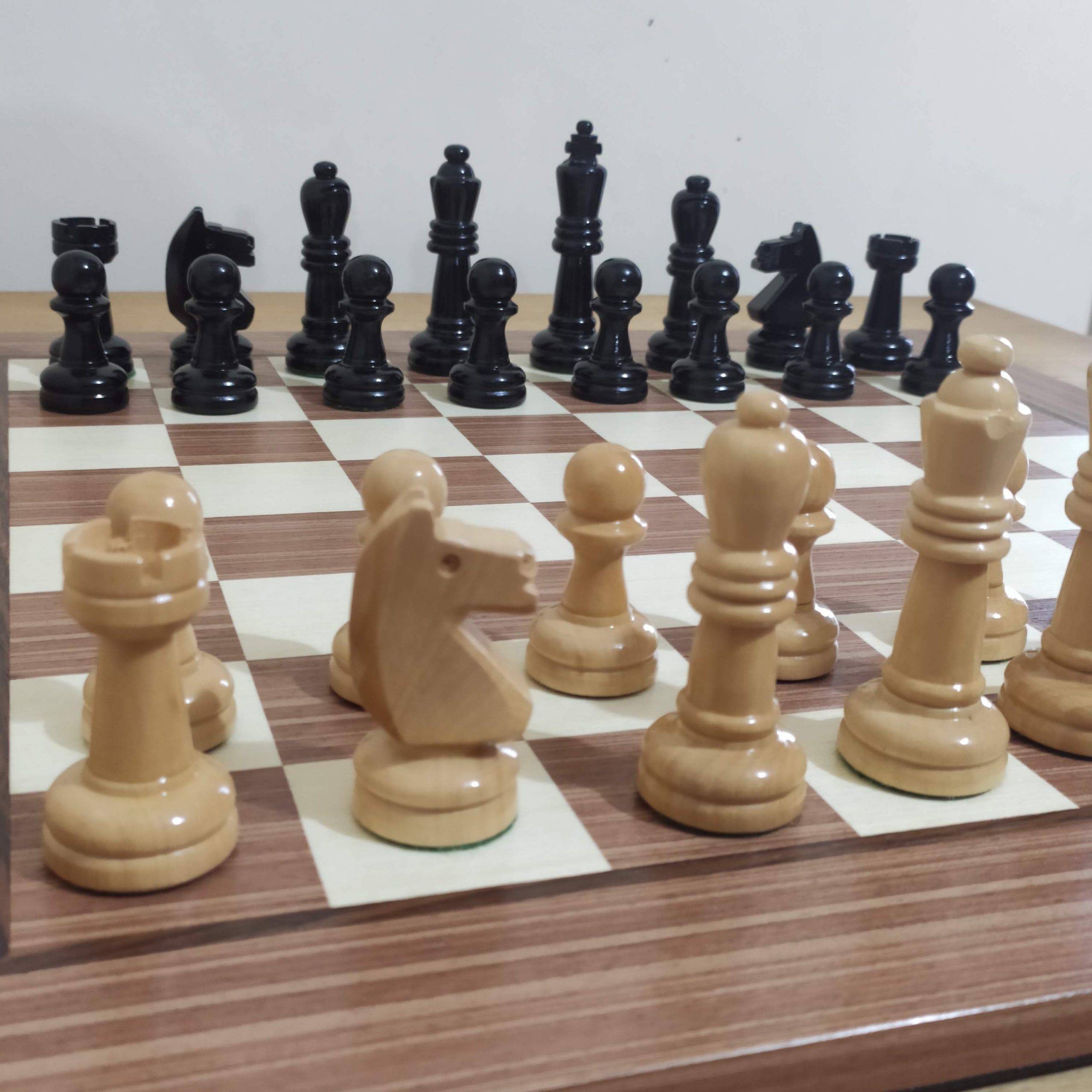 Conjunto Peças e Tabuleiro de Xadrez 50×50 Linheiro e Marfim – Jadoube
