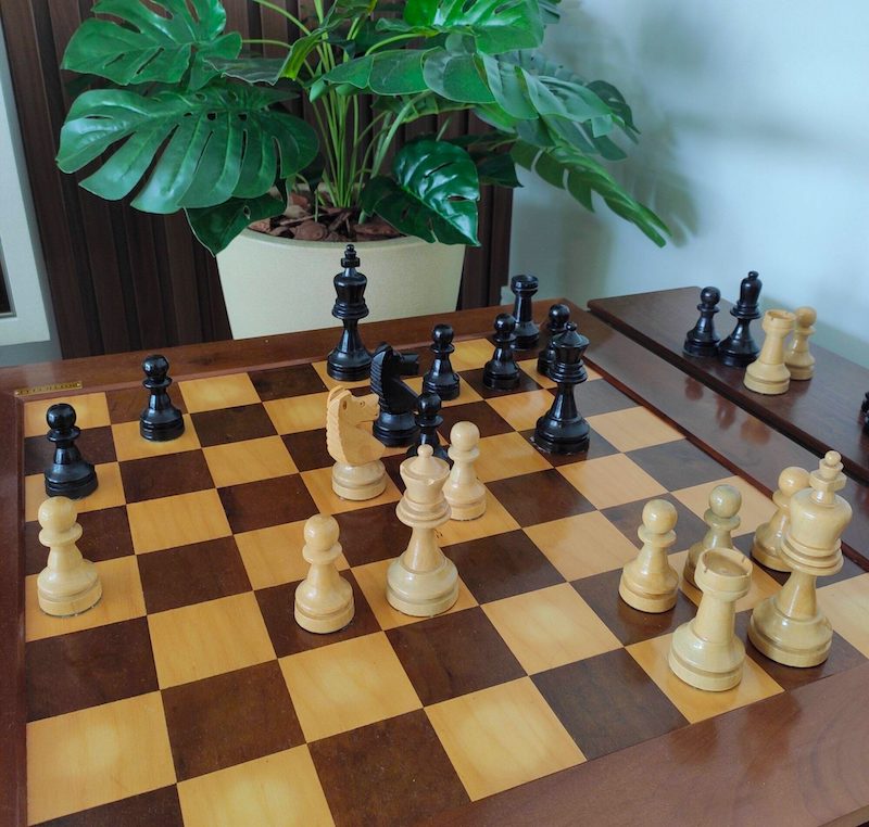 jogo-de-xadrez-em-madeira-rei-12-cm-scaled-e1759461340296